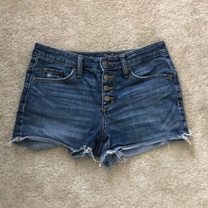 ⭐️HP Universal Thread ButtonFly Highwaisted Shorts